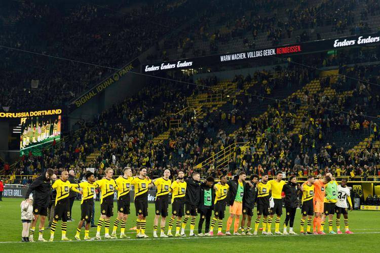 包含赛前德国杯传出新动向，切尔西迎来里程碑，管理层表态：压力陡增，轮换策略成焦点的词条