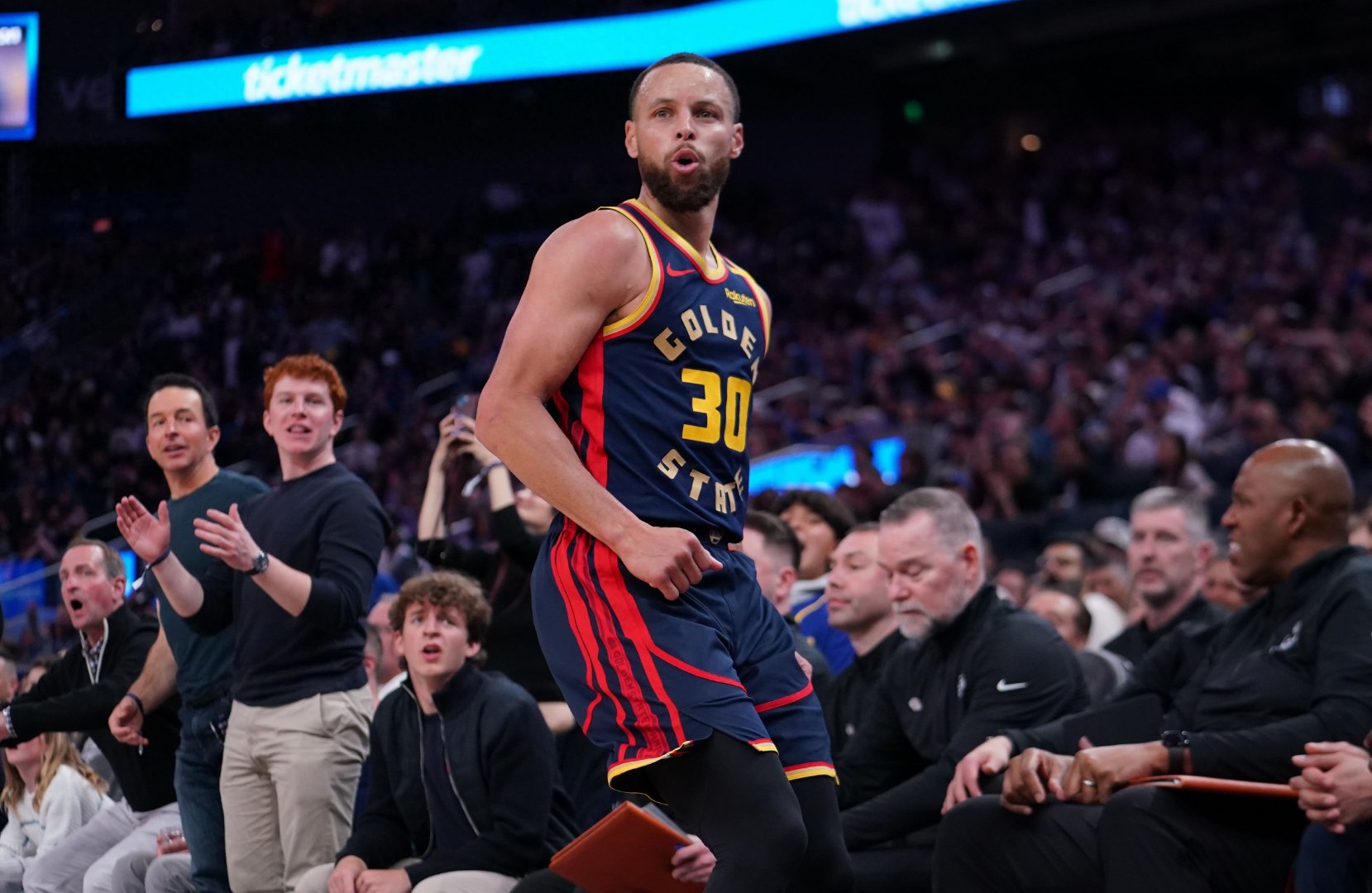 包含加时末段孟菲斯灰熊调整名单以备NBA总决赛;回应争议环节打磨;震撼外界;球队文化再被提及的词条 包含加时末段孟菲斯灰熊调整名单以备NBA总决赛;回应争议环节打磨;震撼外界;球队文化再被提及的词条