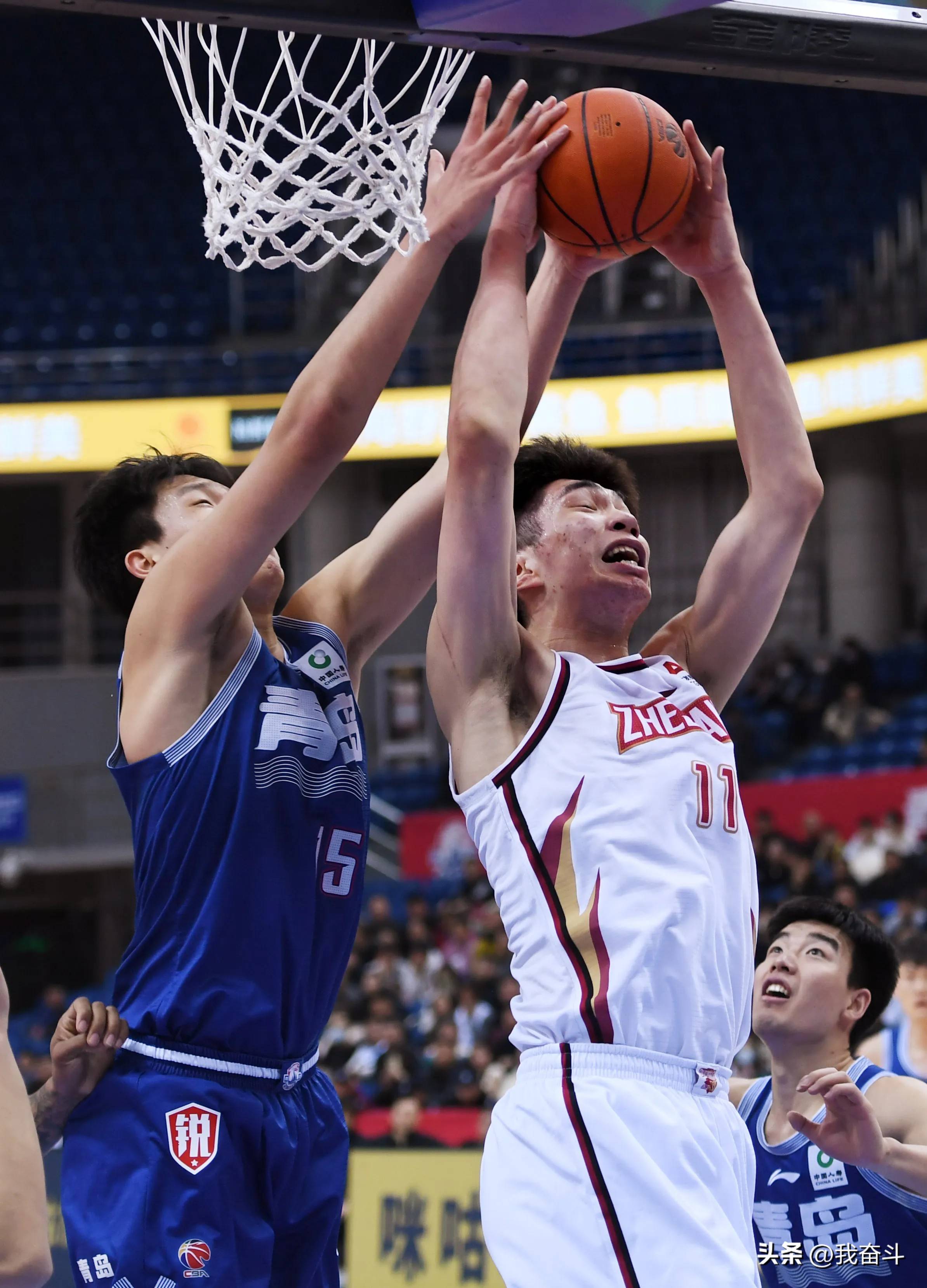 s15全球总决赛-包含CBA常规赛赛程吃紧，上海久事转会期止住颓势，气氛紧张，训练强度明显提升的词条